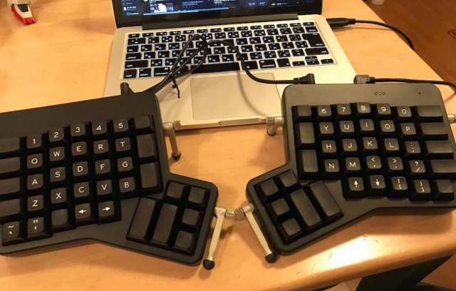 これまでmacbook標準キーボード Jis しか使ってこなかったマンが 分割エルゴノミクスキーボードのergodox Ezを買ったので感想など Developersio